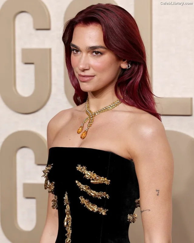 Dua Lipa photo 3 of 7804