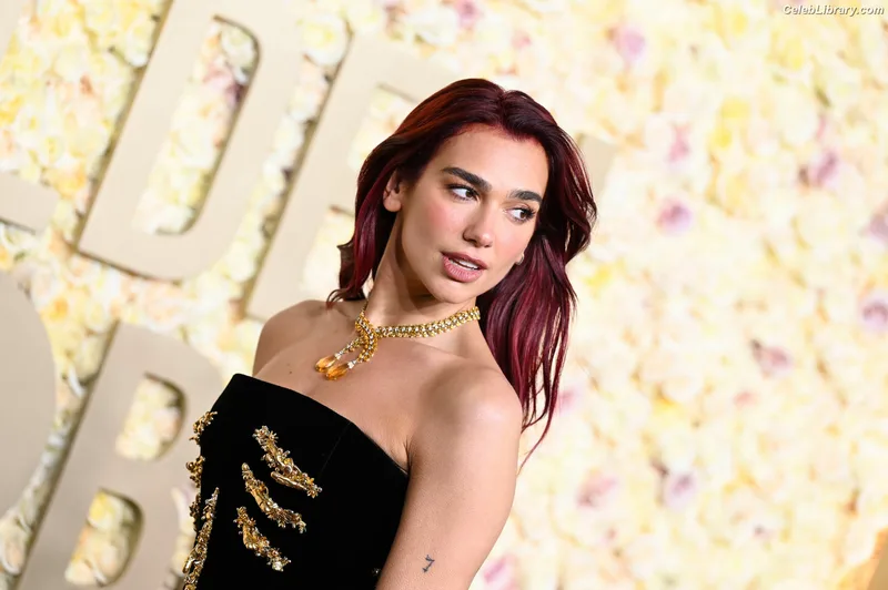 Dua Lipa photo 10 of 7804