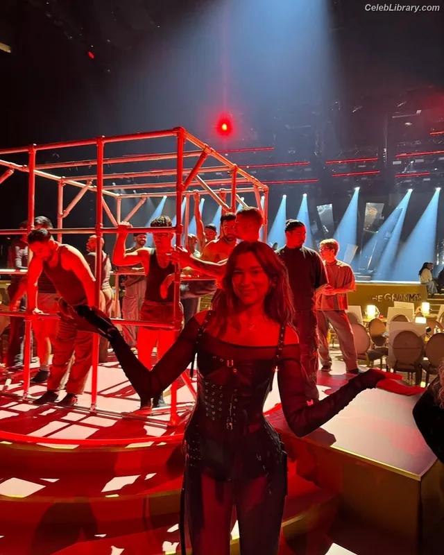 Dua Lipa photo 8 of 7804