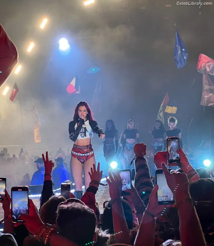 Dua Lipa photo 12 of 7804