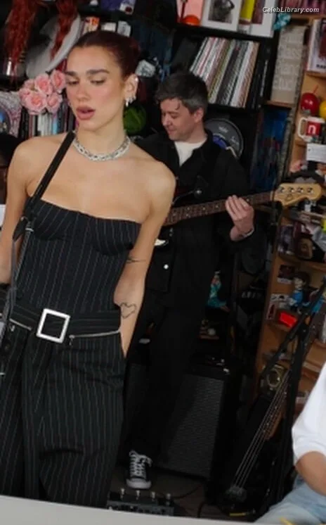 Dua Lipa photo 13 of 7804
