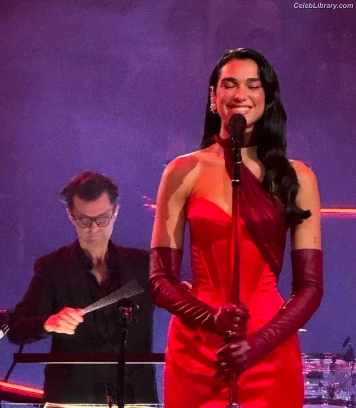 Dua Lipa photo 14 of 7804