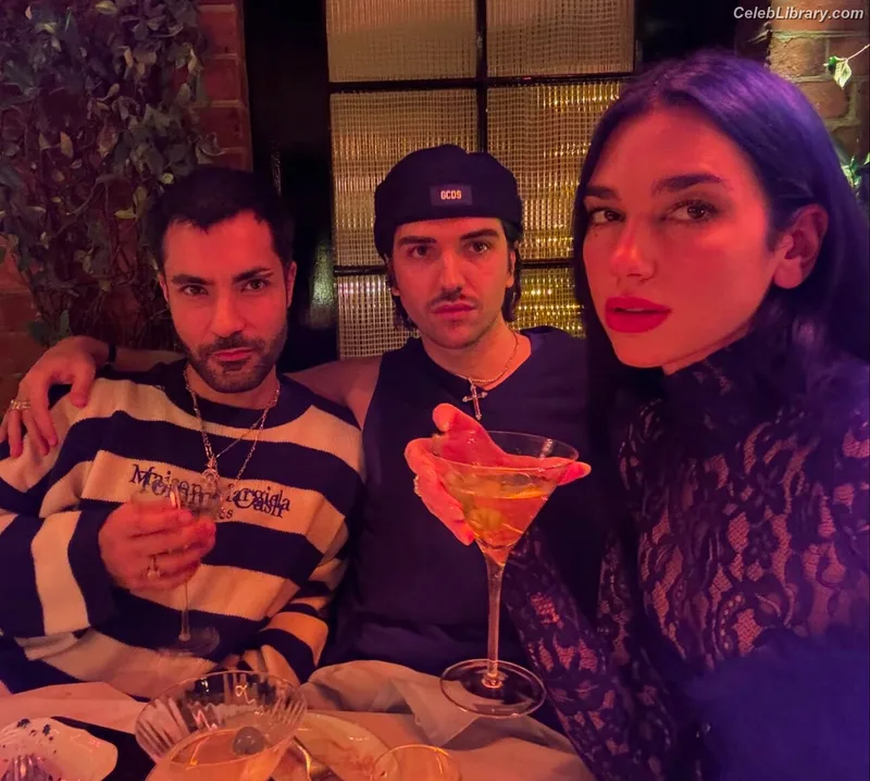 Dua Lipa photo 3 of 7804