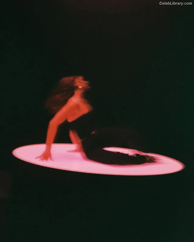 Dua Lipa photo 16 of 7804