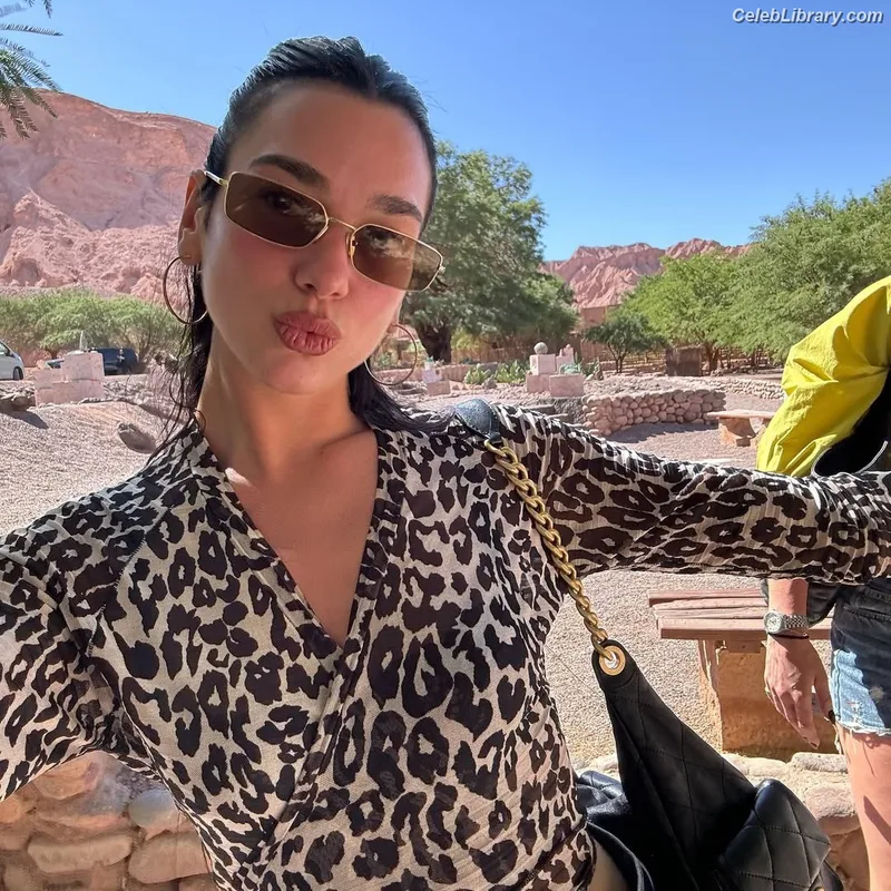Dua Lipa photo 9 of 7804
