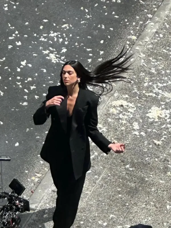 Dua Lipa photo 17 of 7804