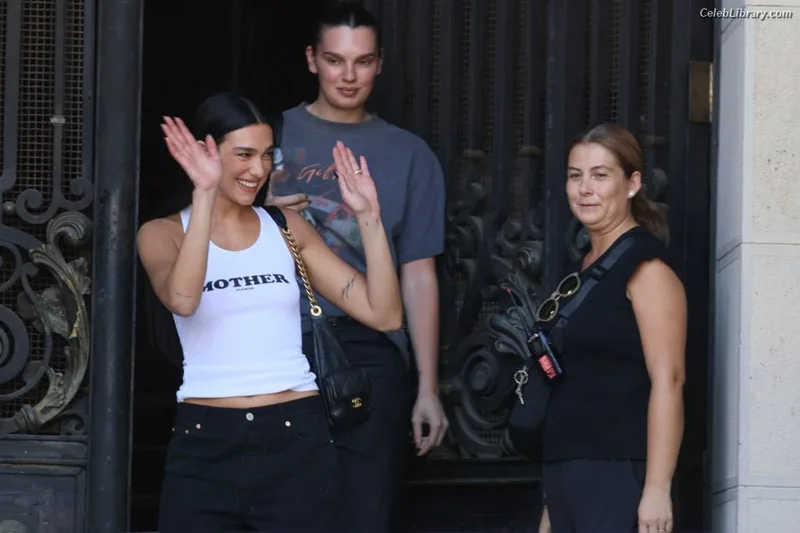 Dua Lipa photo 19 of 7804