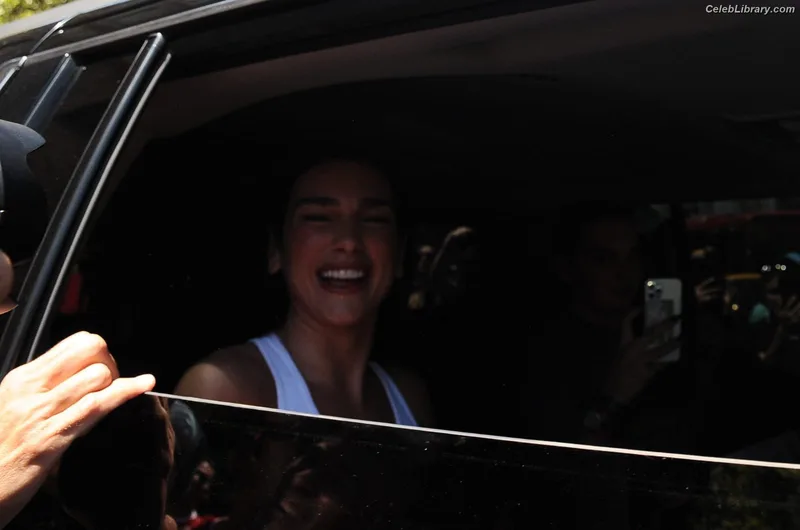 Dua Lipa photo 1 of 7804