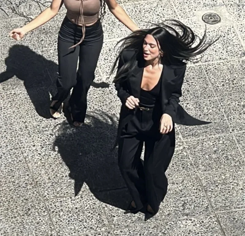 Dua Lipa photo 2 of 7804