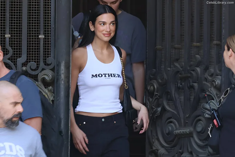 Dua Lipa photo 3 of 7804