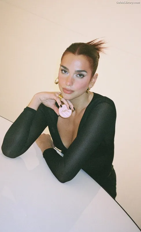 Dua Lipa photo 4 of 7804
