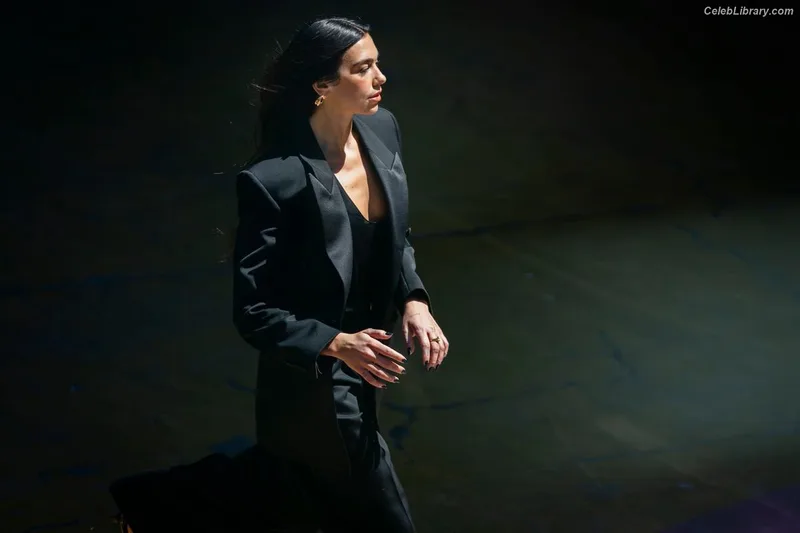 Dua Lipa photo 14 of 7804