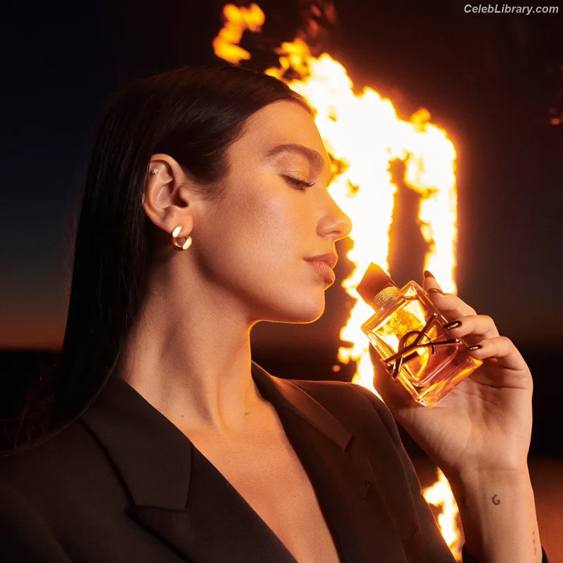 Dua Lipa photo 2 of 7804