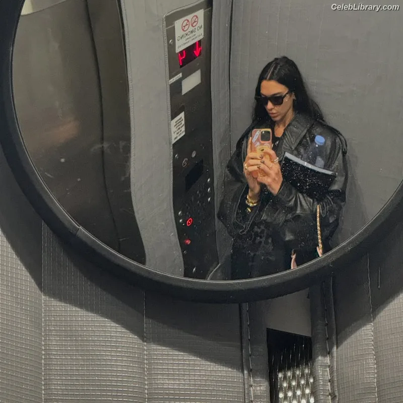 Dua Lipa photo 2 of 7804