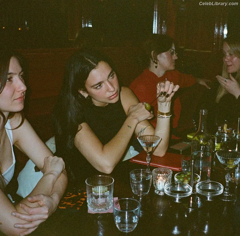 Dua Lipa photo 5 of 7804