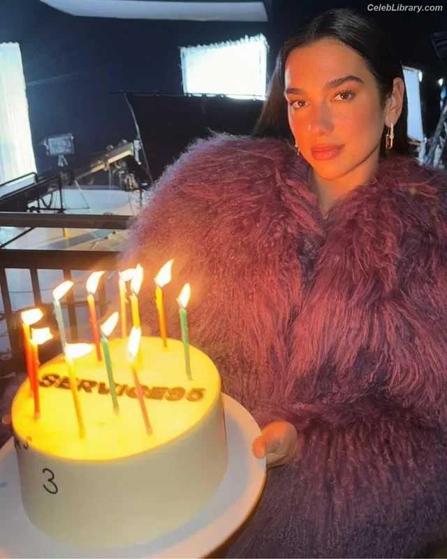 Dua Lipa photo 22 of 7804