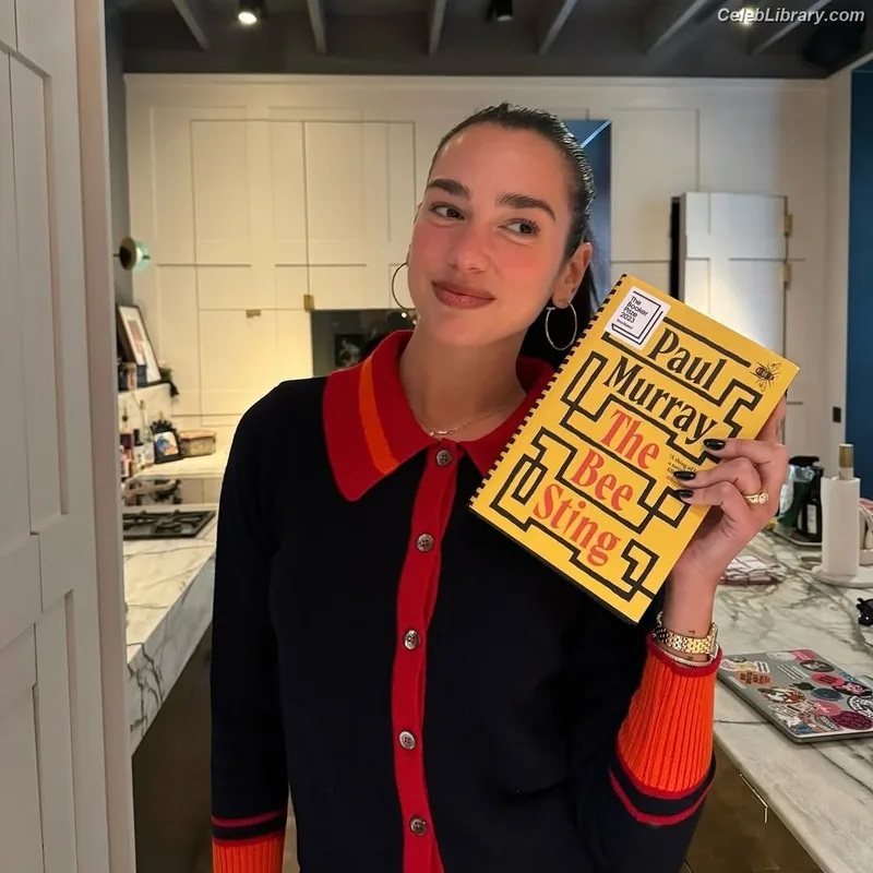 Dua Lipa photo 1 of 7804