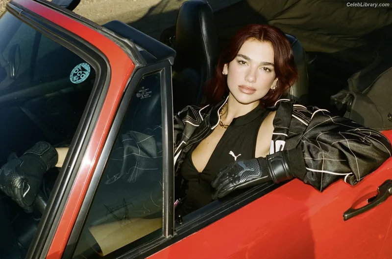 Dua Lipa photo 10 of 7804