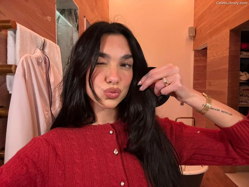 Dua Lipa photo 12 of 7804