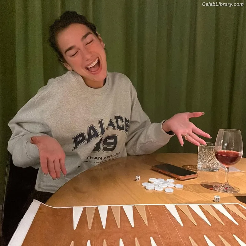 Dua Lipa photo 1 of 7804