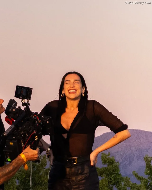 Dua Lipa photo 9 of 7804