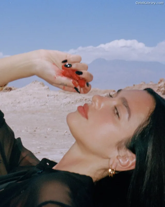 Dua Lipa photo 10 of 7804
