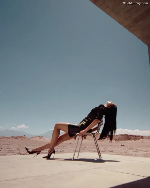 Dua Lipa photo 2 of 7804