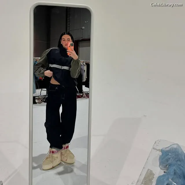Dua Lipa photo 4 of 7804
