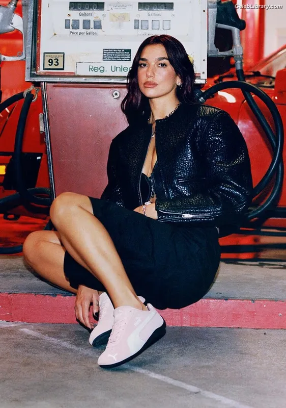 Dua Lipa photo 10 of 7804