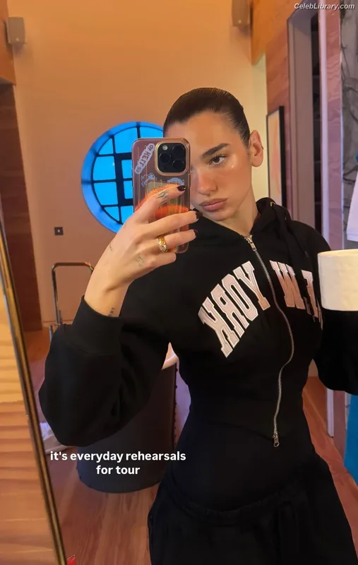Dua Lipa photo 11 of 7804