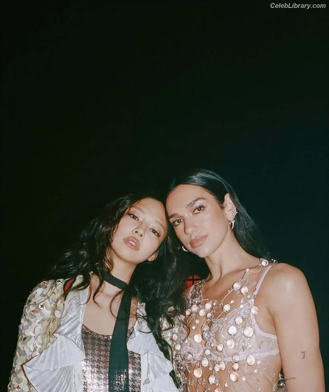 Dua Lipa photo 1 of 7804