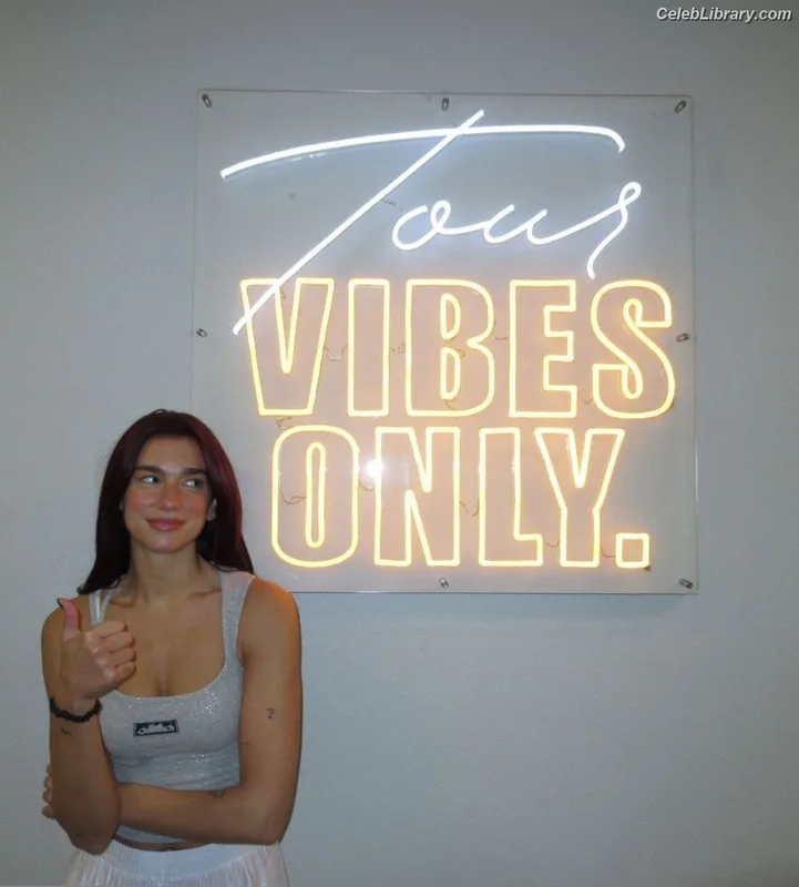 Dua Lipa photo 17 of 7804
