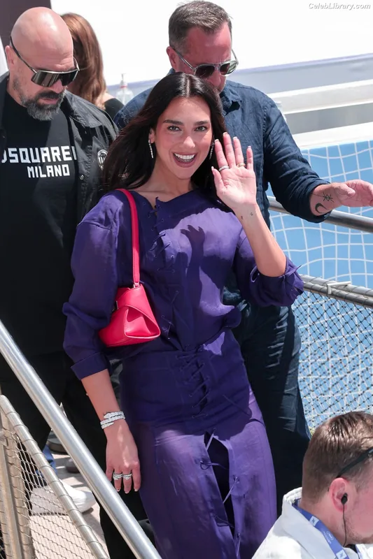 Dua Lipa photo 2 of 7804