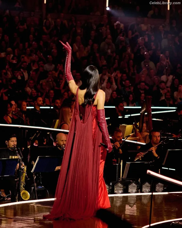 Dua Lipa photo 13 of 7804