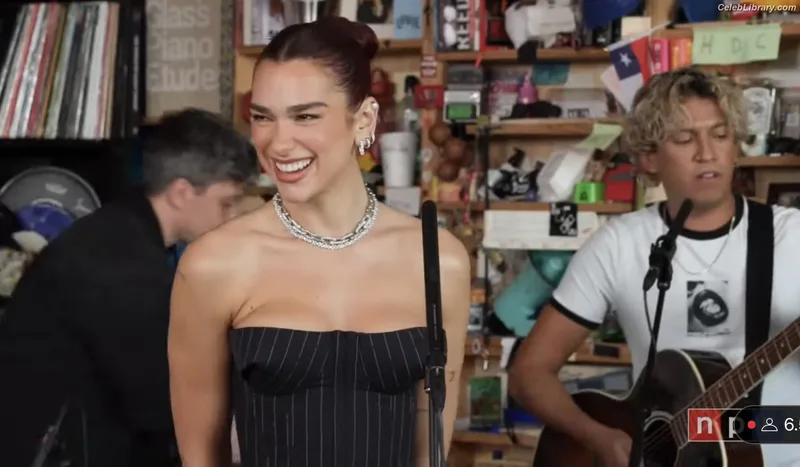 Dua Lipa photo 14 of 7804