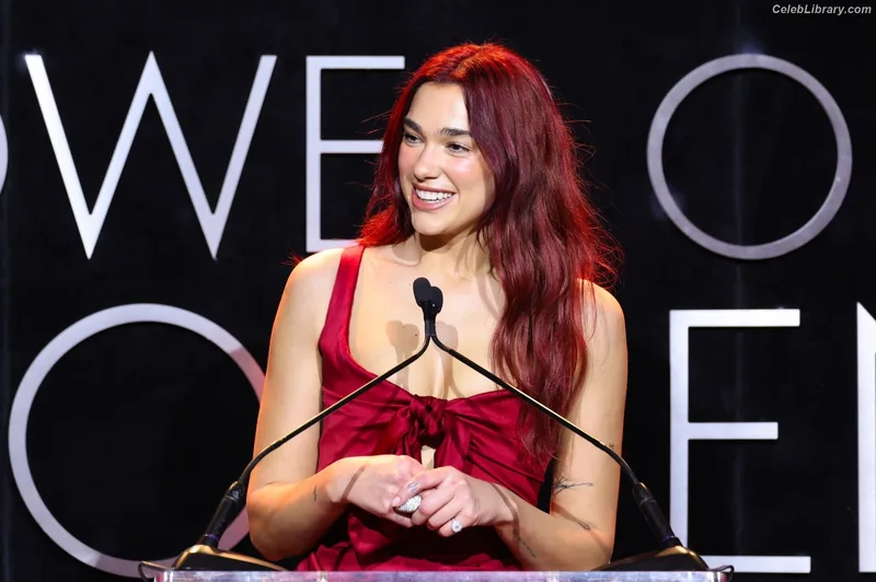 Dua Lipa photo 9 of 7804