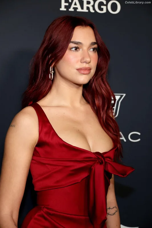 Dua Lipa photo 12 of 7804