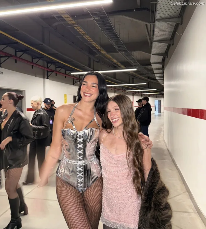 Dua Lipa photo 3 of 7804