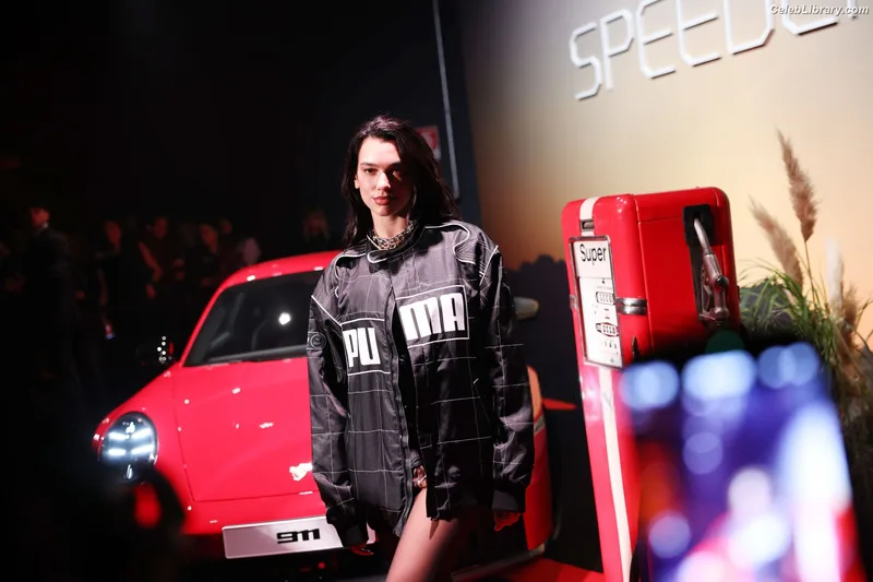 Dua Lipa photo 9 of 7804