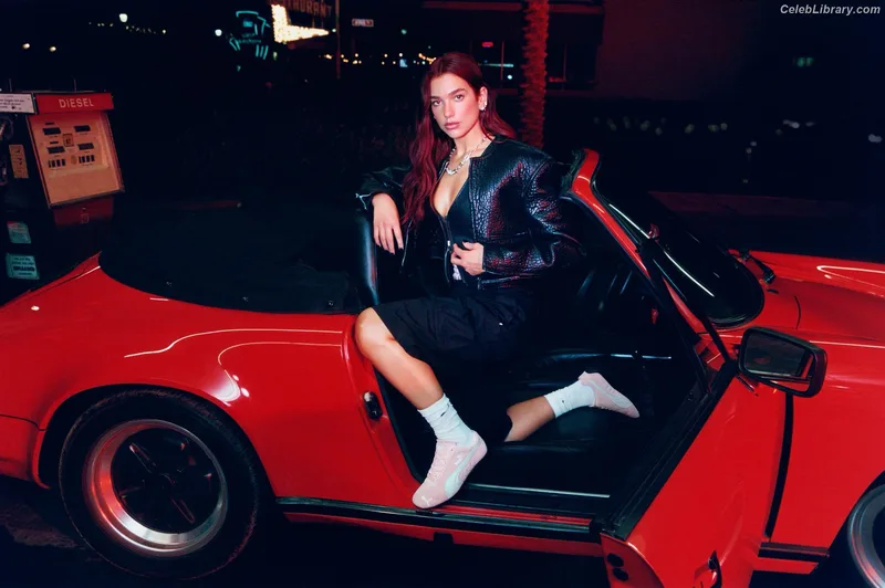 Dua Lipa photo 10 of 7804