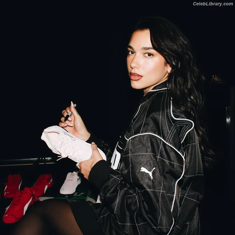 Dua Lipa photo 17 of 7804