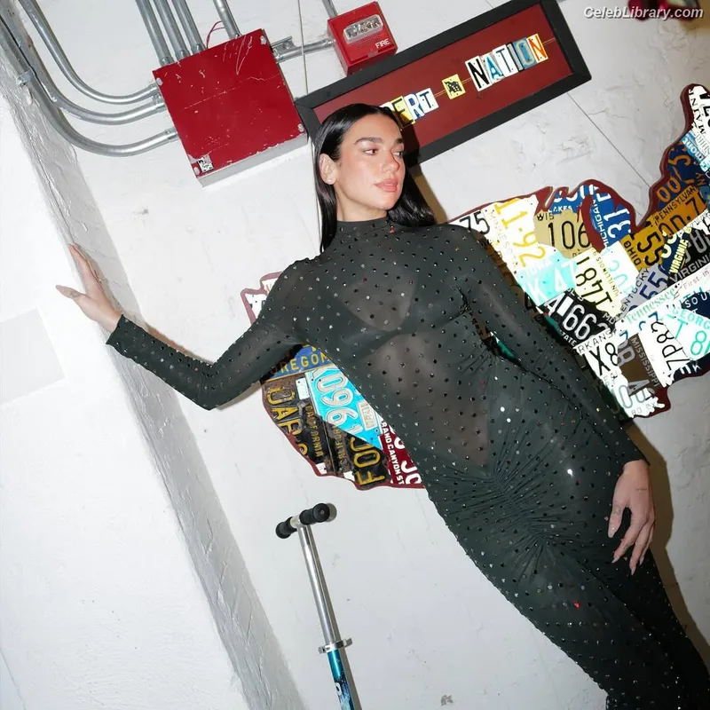 Dua Lipa photo 16 of 7804