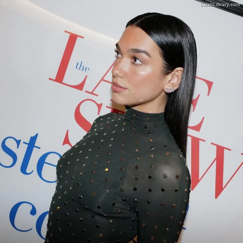Dua Lipa photo 17 of 7804