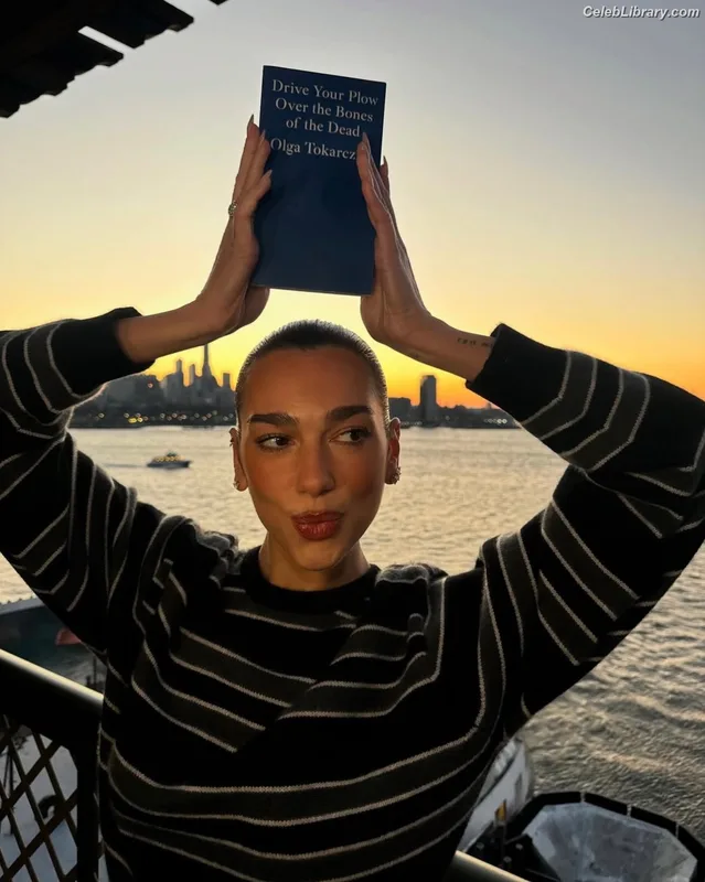 Dua Lipa photo 9 of 7804