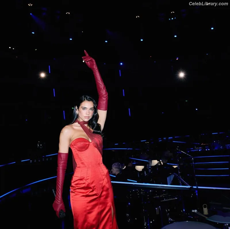 Dua Lipa photo 13 of 7804