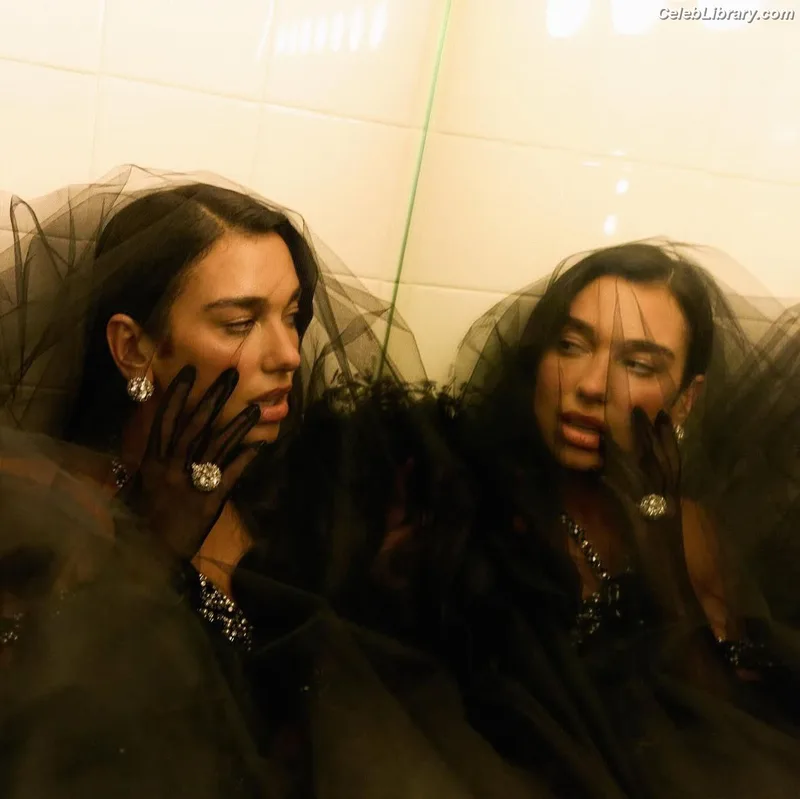Dua Lipa photo 16 of 7804
