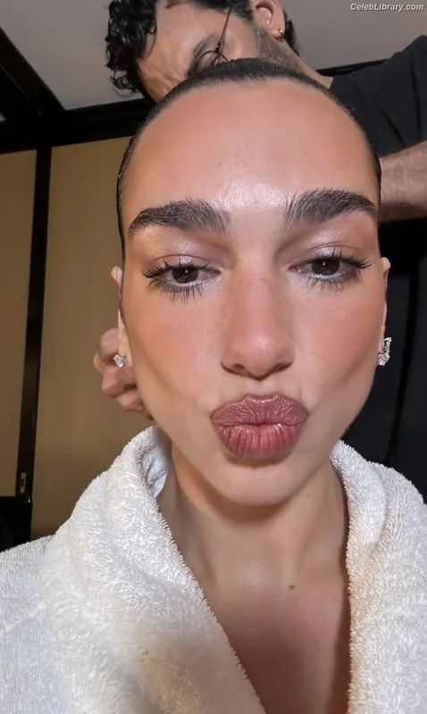 Dua Lipa photo 3 of 7804