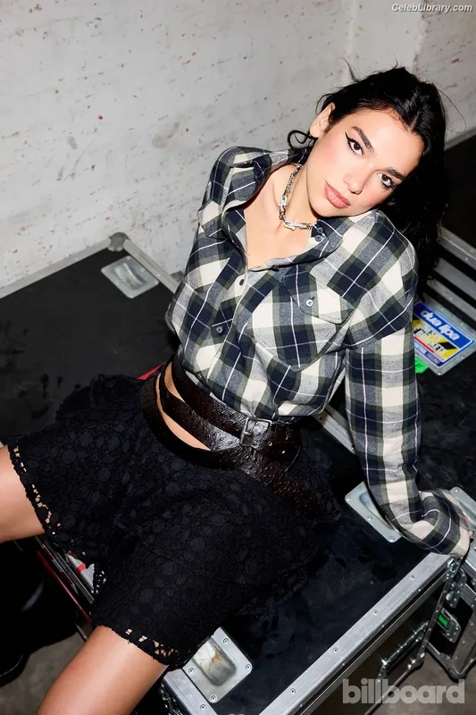 Dua Lipa photo 11 of 7804