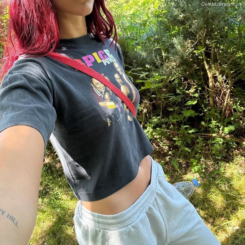 Dua Lipa photo 3 of 7804