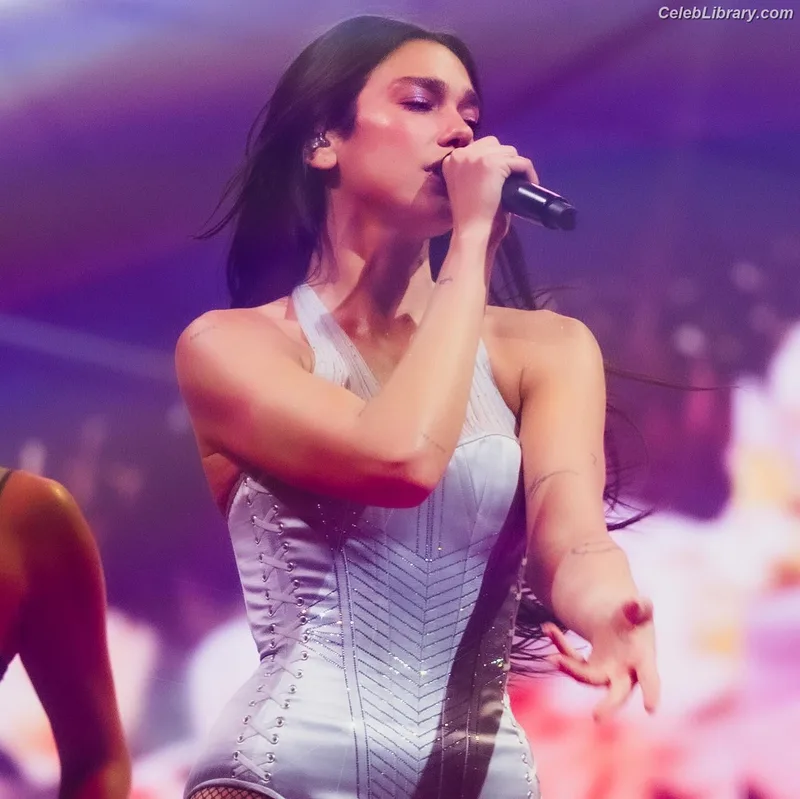Dua Lipa photo 8 of 7804
